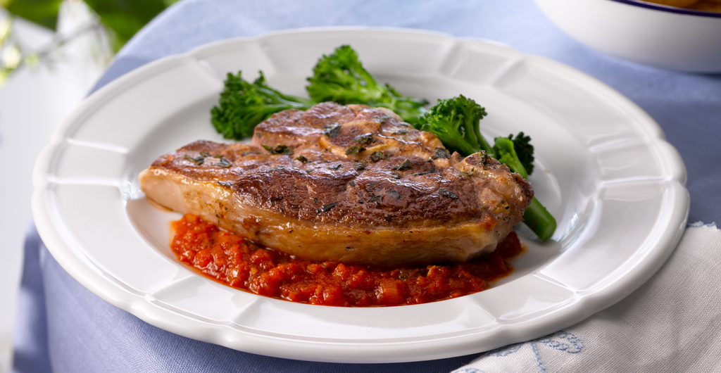 Lamb Chops with Tomato and Smoked Paprika Sauce